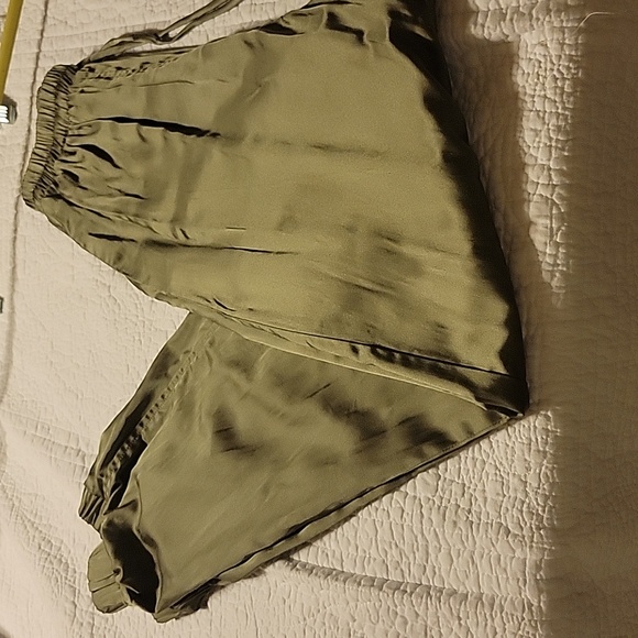 Army green silky drawstring pants, elastic drawstring waist & pockets. Size SM - Picture 1 of 8